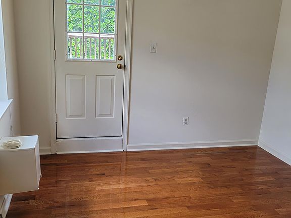 4th image of 1017 Bainbridge St APT 3A