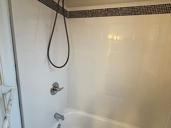 5th image of 1202 Woodland Dr Floor 1