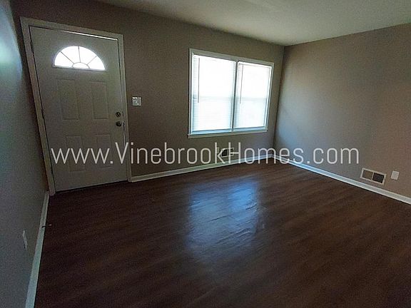 3rd image of 11015 Herrick Ave