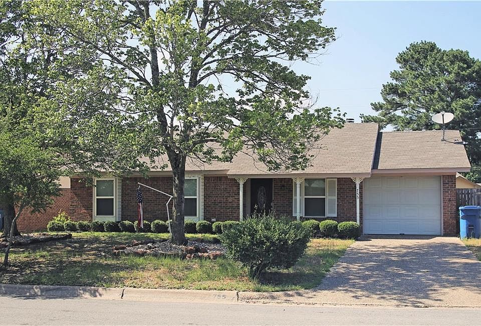1st image of 755 Southwood Dr