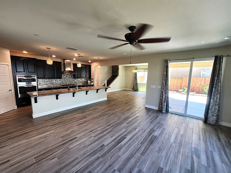4549 Maple Crest St — Photo 5