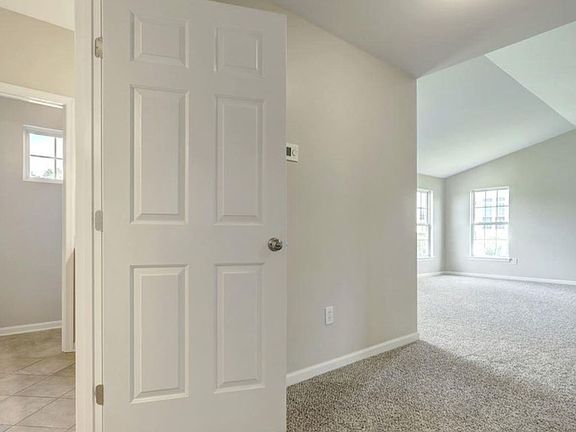 5th image of 13 Tree Hollow Dr