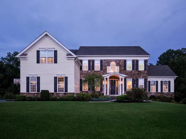 3945 Hillcrest Dr, Furlong, PA 18925