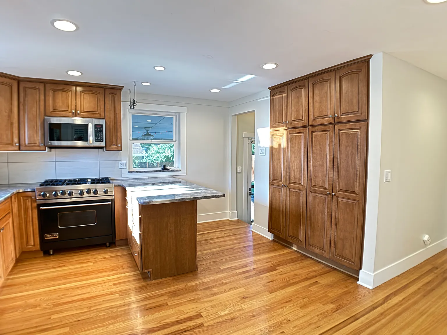 3 bed, 1788 sqft, $3,200 — Photo 3