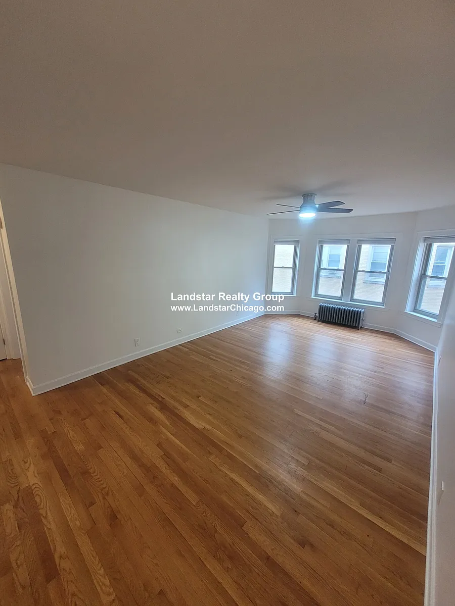 Building Photo - 1748 W North Shore Ave #3