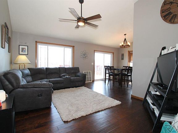 5th image of 406 Tessa Ave