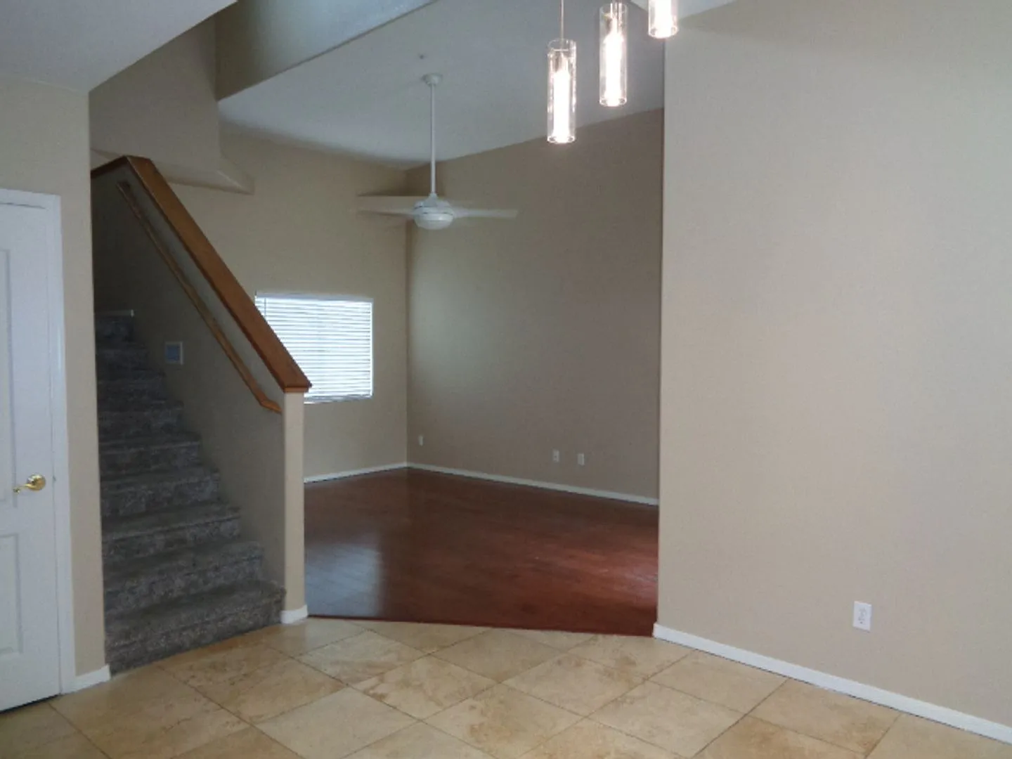 Great 3 bedroom house in gated community near Arrowhead Town Center — Photo 4