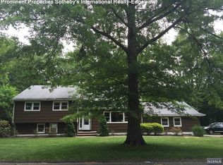 17 Rugen Dr, Harrington Park, NJ 07640
