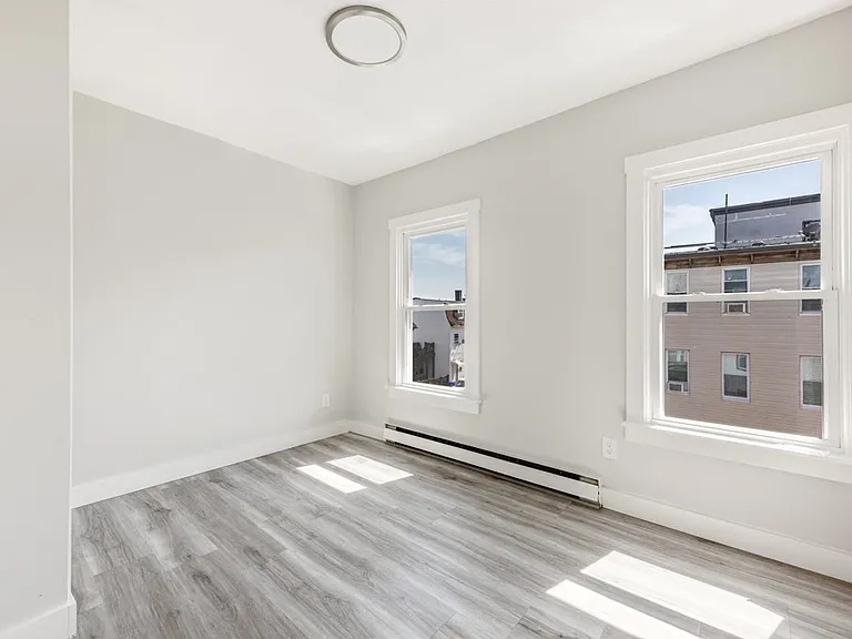 186 Marion St #3 — Photo 16