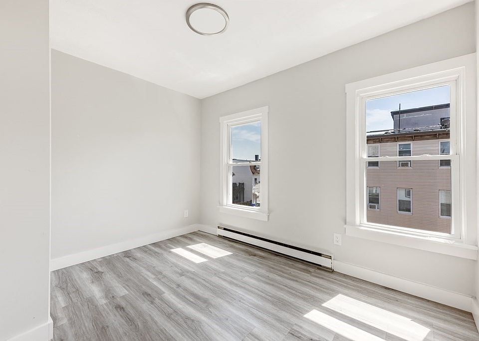 1st image of 186 Marion St