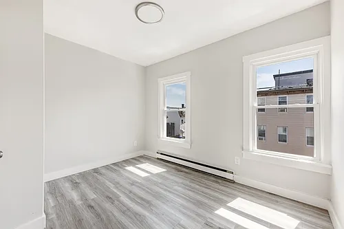 186 Marion St Photo 1