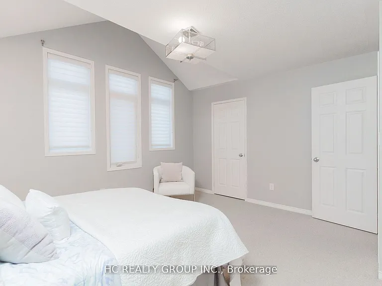215 Armstrong Cres — Photo 24