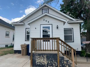 208 4th St NE, Watertown, SD 57201