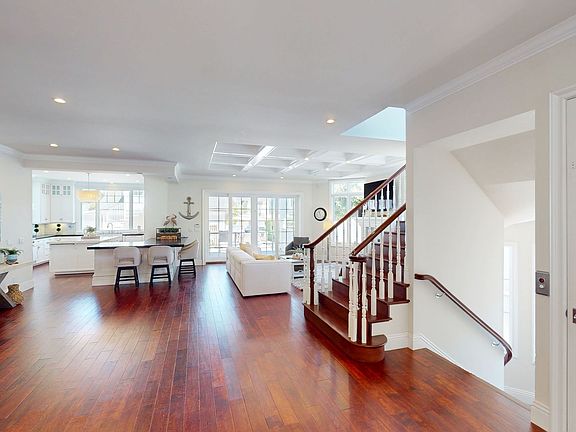 4th image of 248 E Ave