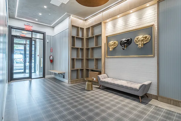 Rented by Safdie Realty Group | media 8