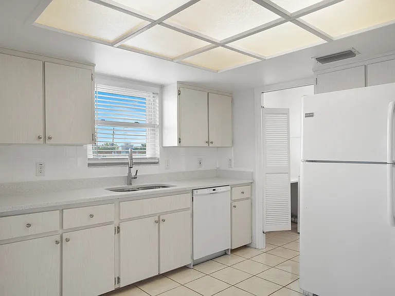 7845 Boca Ciega Dr — Photo 14