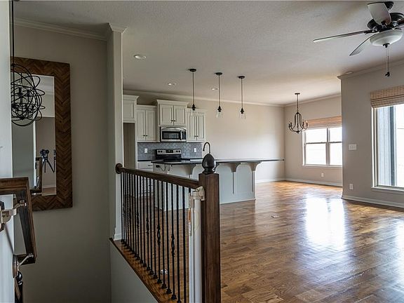 5th image of 916 SE Amber Ct