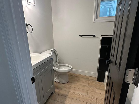 4th image of 2113 N Lorel Ave #1