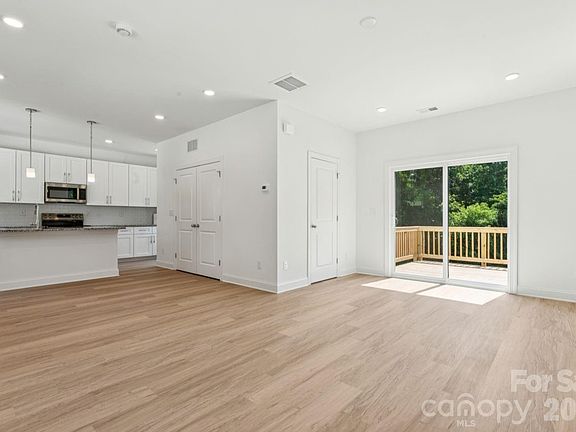 3rd image of 706 N 9th St