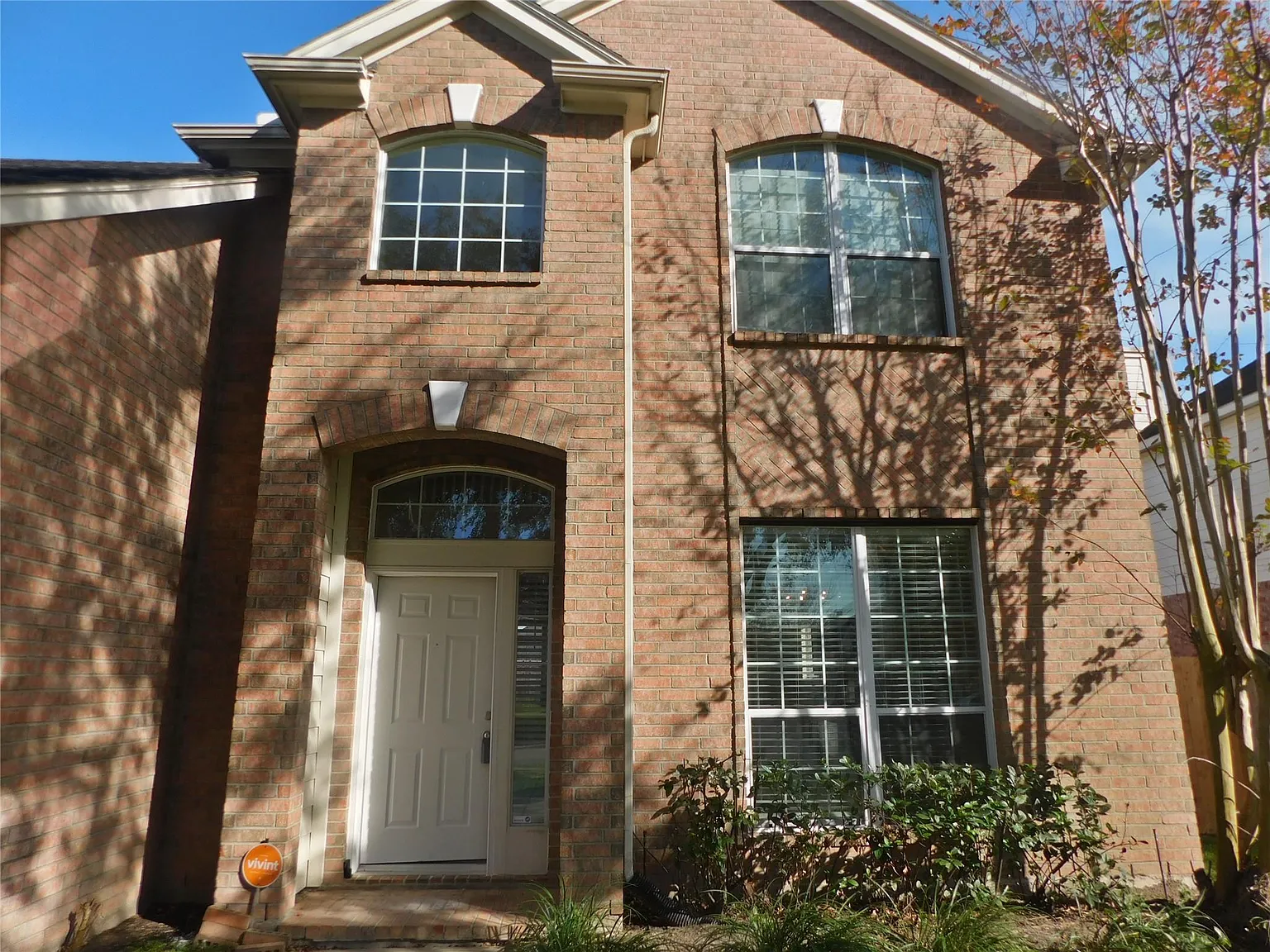 4 bed, 2.5 bath, 2554 sqft, $2,600 — Photo 3
