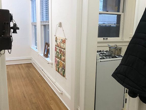 5th image of 2190 W Burnside St APT 106