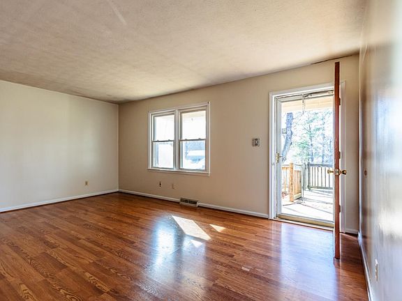 4th image of 1130 Vermillion Rd