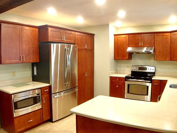 4th image of 61 Long Meadow Dr