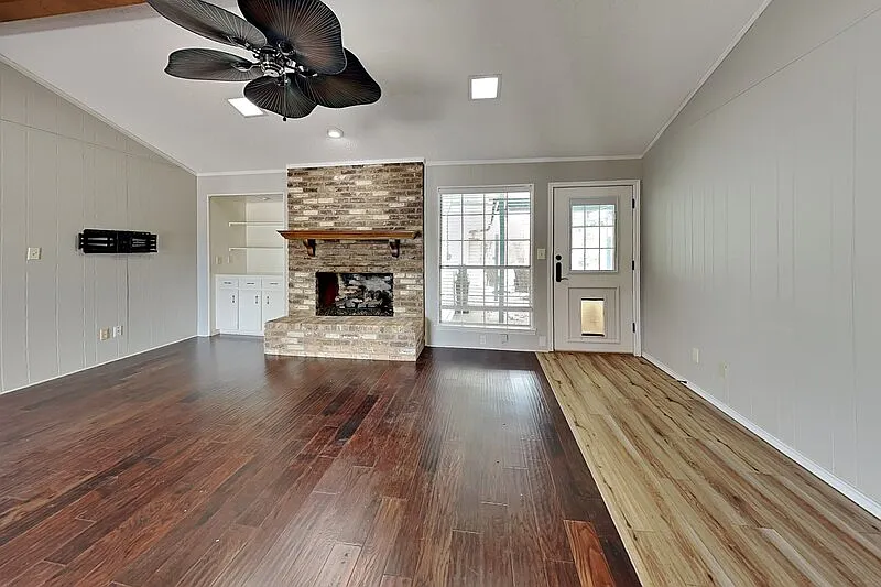 3 bed, 2.0 bath, 1726 sqft, $3,000 — Photo 3