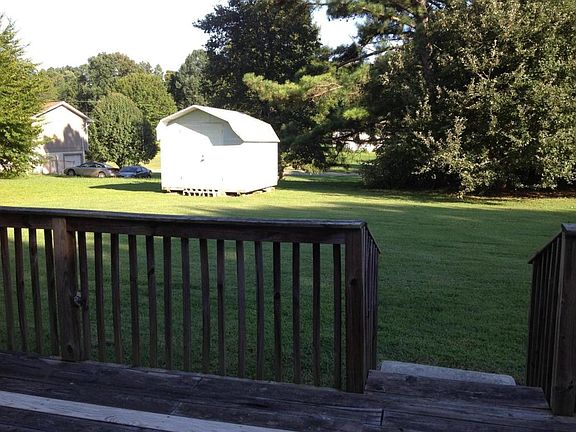 5th image of 326 Hidden Valley Cir