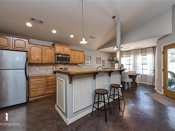 4th image of 1008 S Hoddle Pl