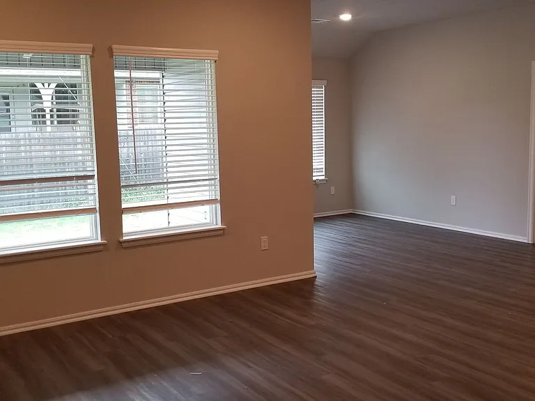 3102 Debbie Ln — Photo 7