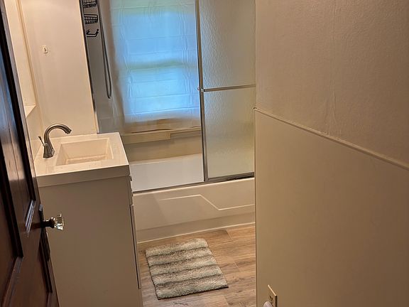 3rd image of 57077 Grand River Ave