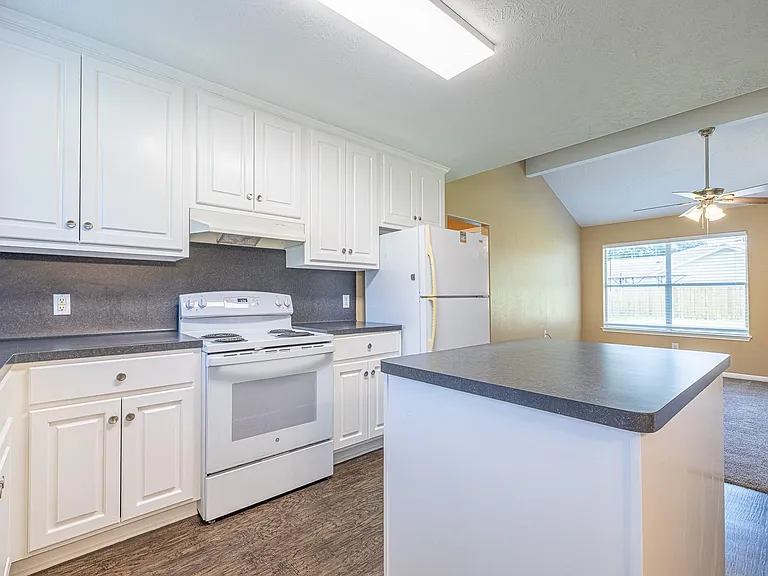 16381 Many Trees Ln — Photo 7