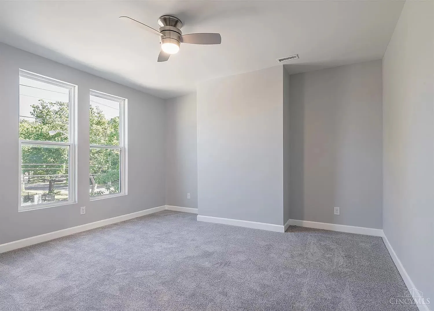 4 bed, 2.5 bath, 2277 sqft, $800 — Photo 2
