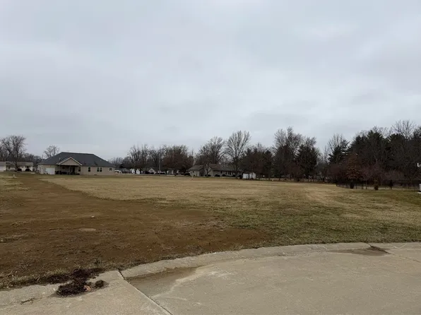 2202 Deer Run Ct, Decatur, IL 62521