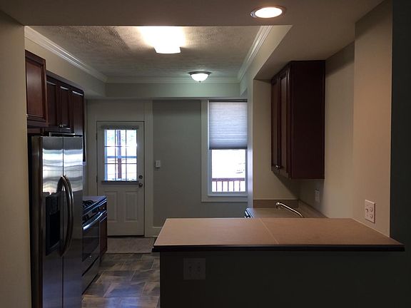 Eat-in Kitchen & Stone Countertops