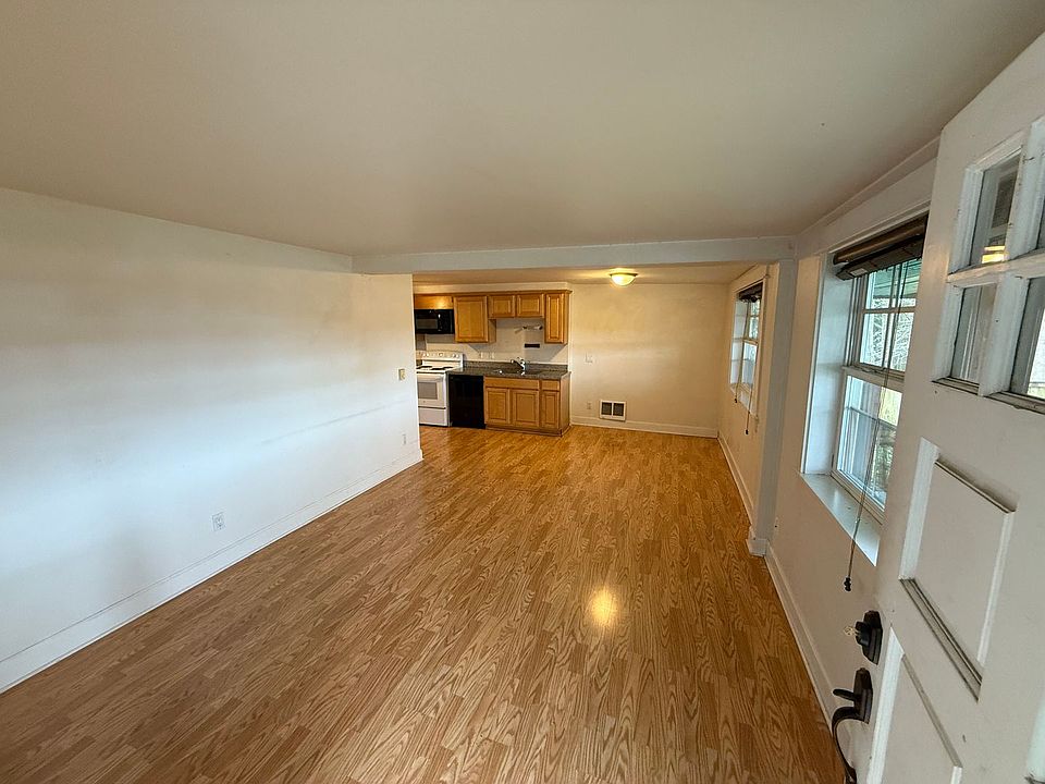1st image of 2073 Gilman Dr W