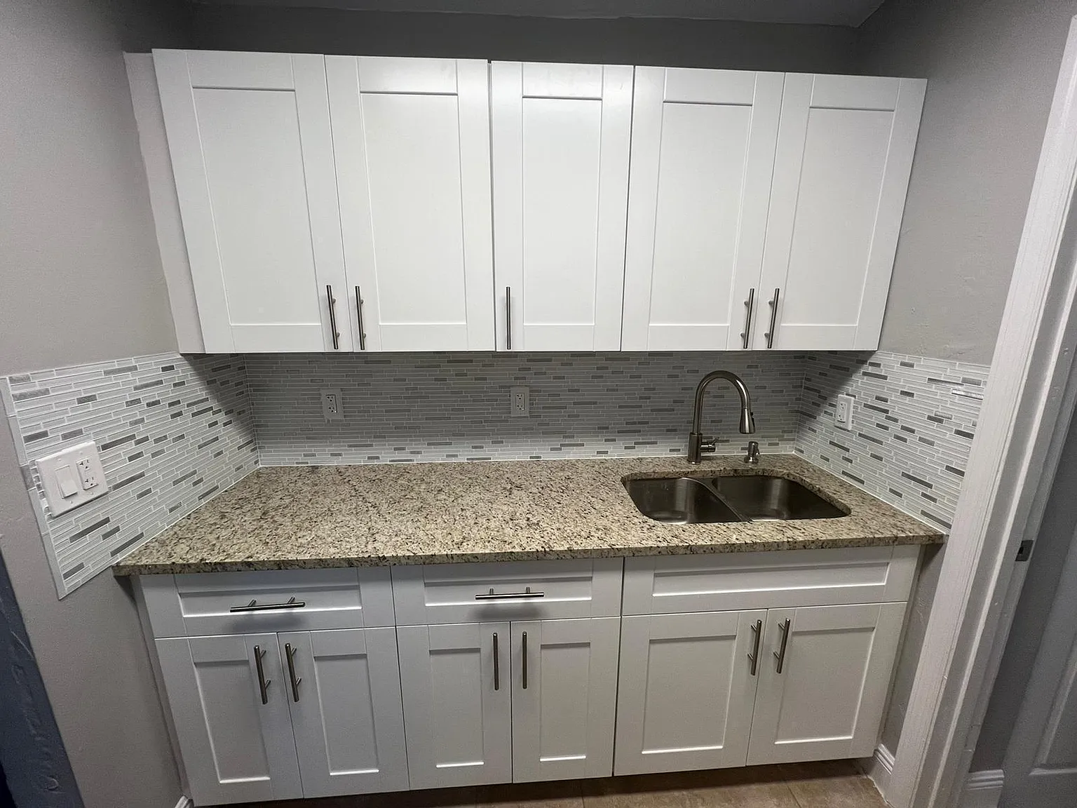 3 bed, 2.0 bath, 744 sqft, $2,600 — Photo 2