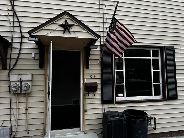 104 Catherine St — Photo 10