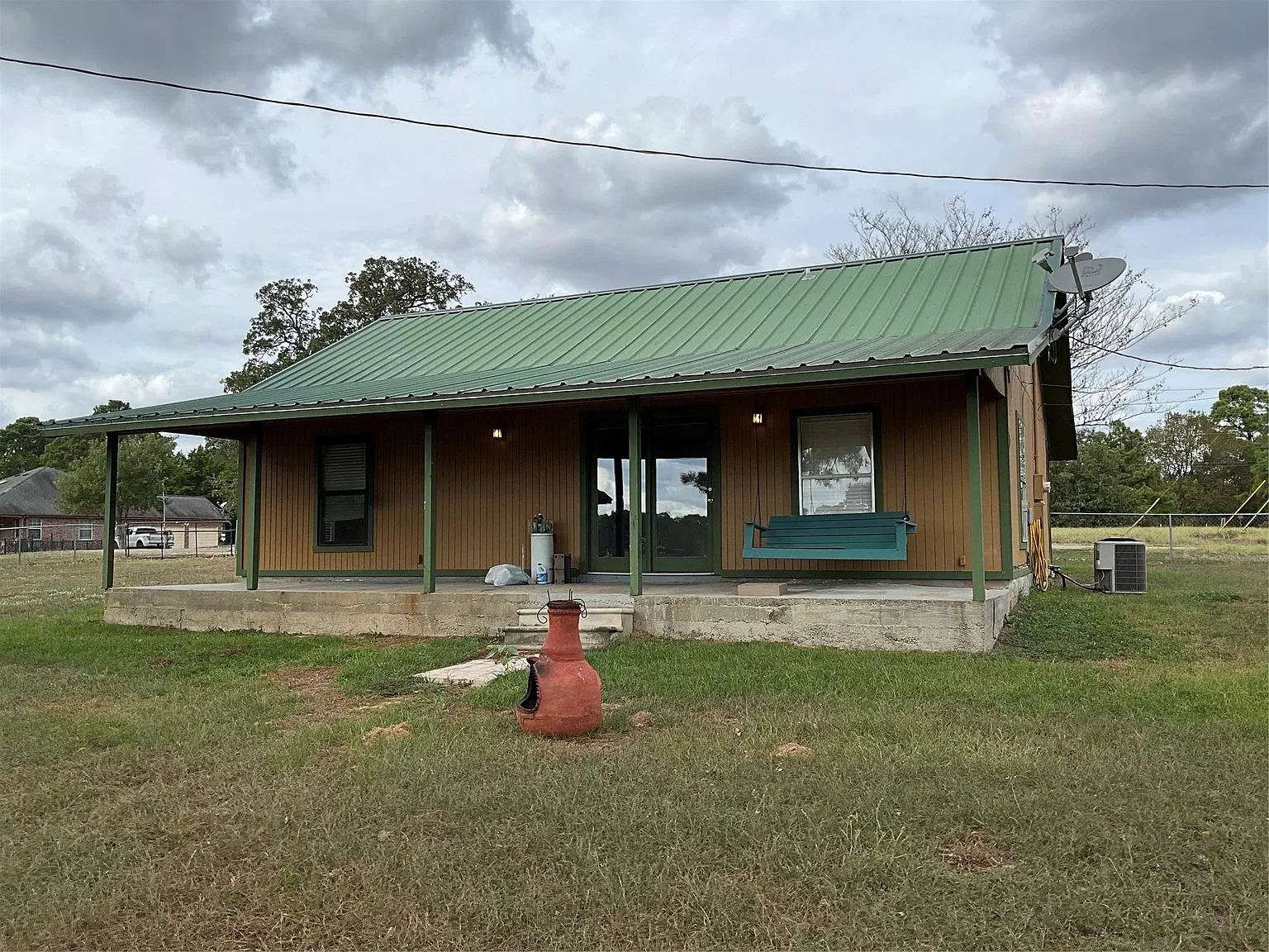 2 bed, 1.0 bath, 936 sqft, $1,400 — Photo 1