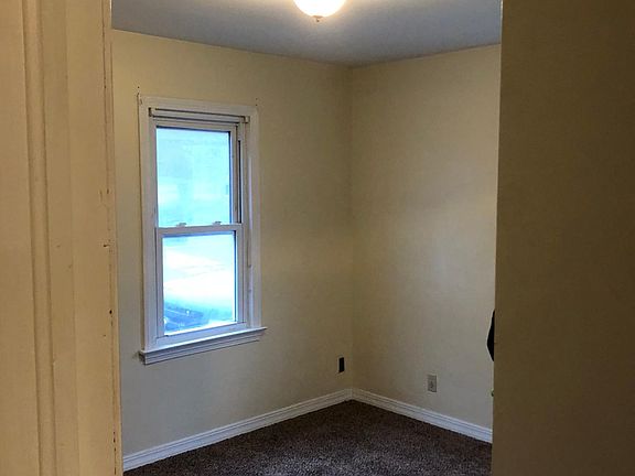 5th image of 11 E Dresden Ave