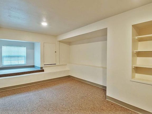 4th image of 1089 Central Blvd
