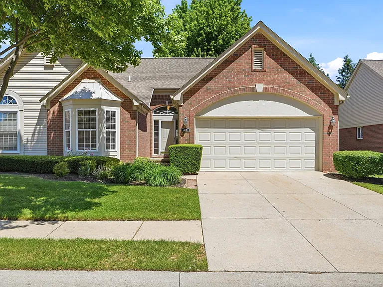 4421 Honeysuckle Dr — Photo 58