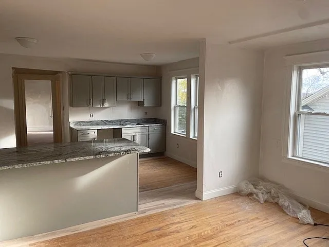2 bed, 1.0 bath, 700 sqft, $1,950 — Photo 3