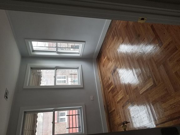4th image of 1425 Croes Ave #1A
