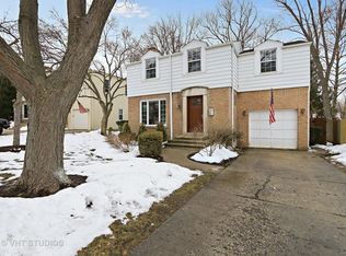 616 Ardmore Ter, Libertyville, IL