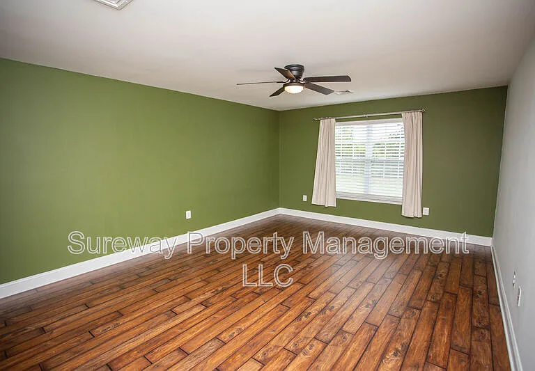 1 Tweentown Close — Photo 18