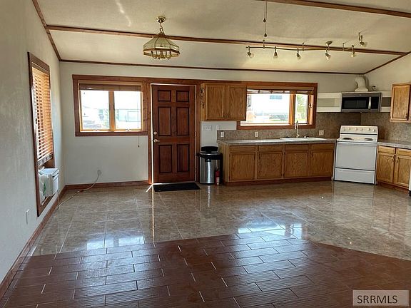3rd image of 610 Apex Ln