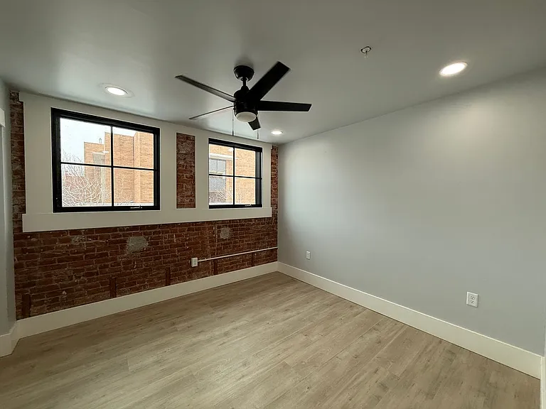 19 SW Dorion Ave — Photo 14