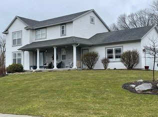 48 Rockview Dr NE, Rockford, MI